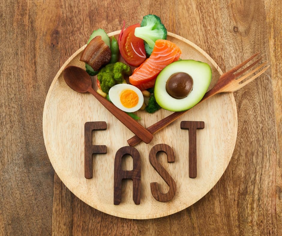 Najważniejsze zasady postu przerywanego. Jak działa post 16/8, jak działa post 10/14?